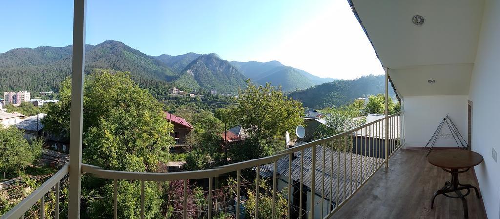 Akaki'S Guesthouse Borjomi Ngoại thất bức ảnh