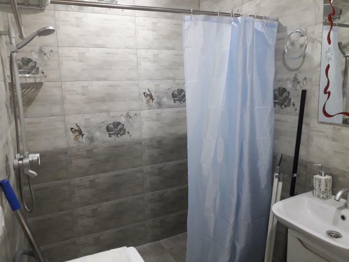 Akaki'S Guesthouse Borjomi Ngoại thất bức ảnh